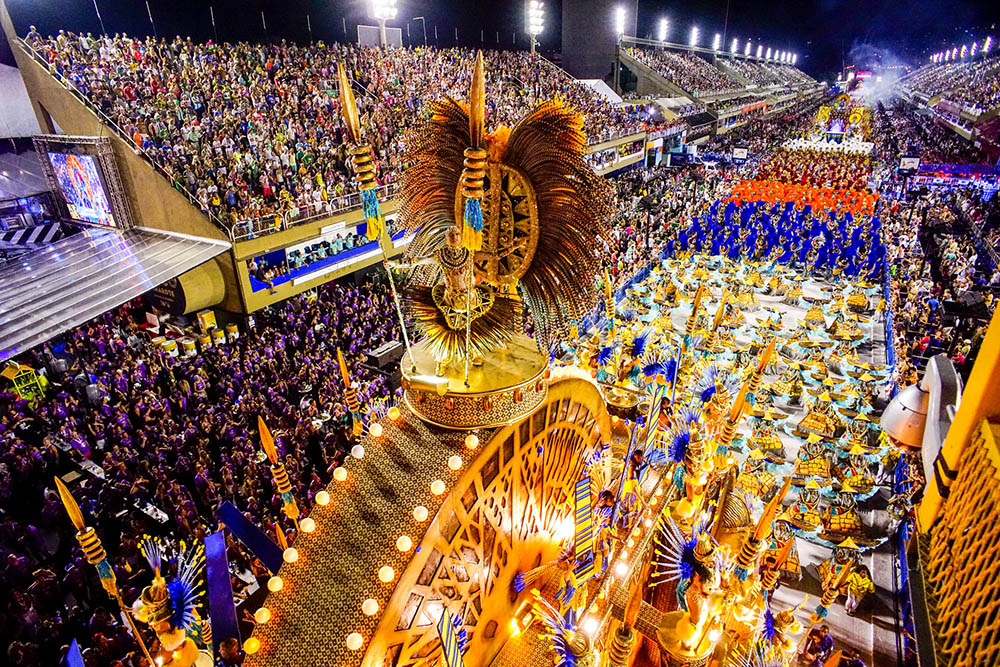 Brésil: le Carnaval de Rio signe son comeback