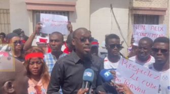 Ouakam: Plus de 100 agents licenciés par le Maire Abdoul Aziz Gueye crient leur ras-le-bol